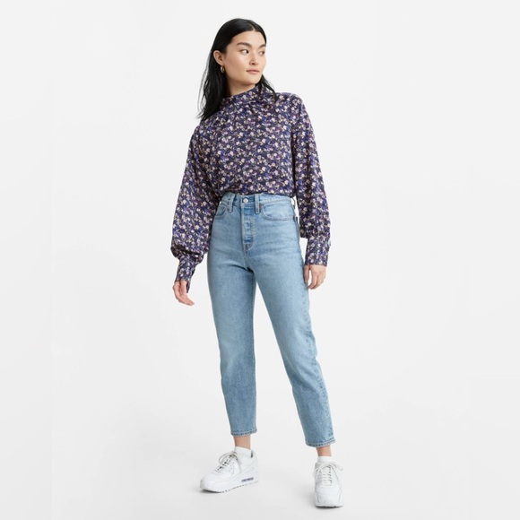 Levi’s • Wedgie Icon Fit Light Wash Skinny Jeans - Picture 10 of 10